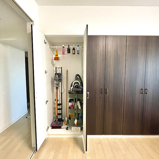 Overview,アイロン収納,ディズニーランドのコロコロ,クリーナースタンド,IKEA ワゴン,dyson掃除機,クローゼットの中,掃除道具の収納,いいね！コメント！うれしいです♥,マンション暮らし,RoomClipの出逢いに感謝♡ manchanの部屋
