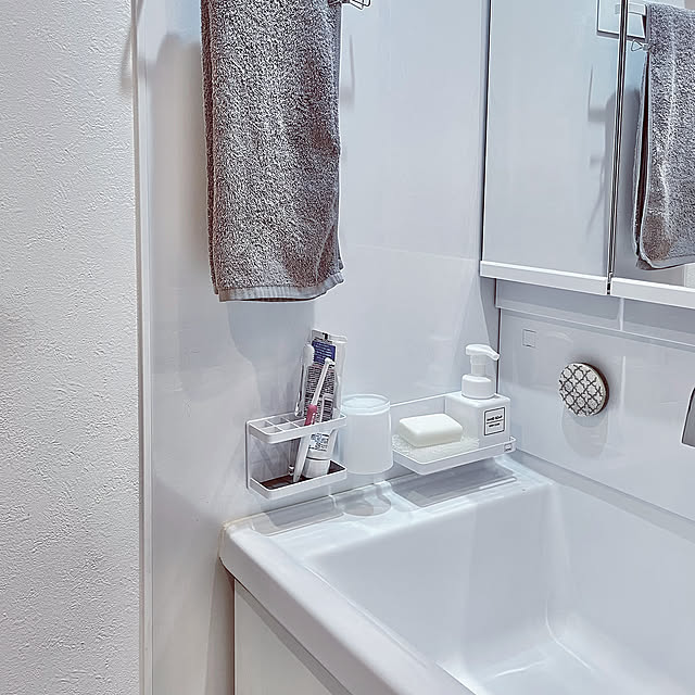 Bathroom,towerのバスルームラック,tower,マグネット収納,ポイント利用しました,歯ブラシスタンド,浮かせる収納,古くなったので買い替え,歯ブラシスタンドは3年,ラックは2年 funiの部屋
