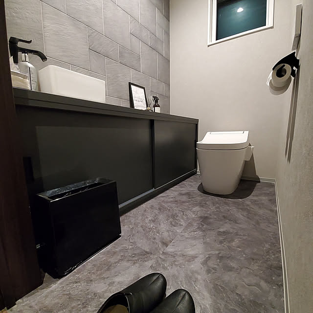 Bathroom,モニター応募投稿,黒い家,グレー,Panasonicトイレ,トイレットペーパーホルダー,トイレ,エコカラット,壁紙 Rieの部屋