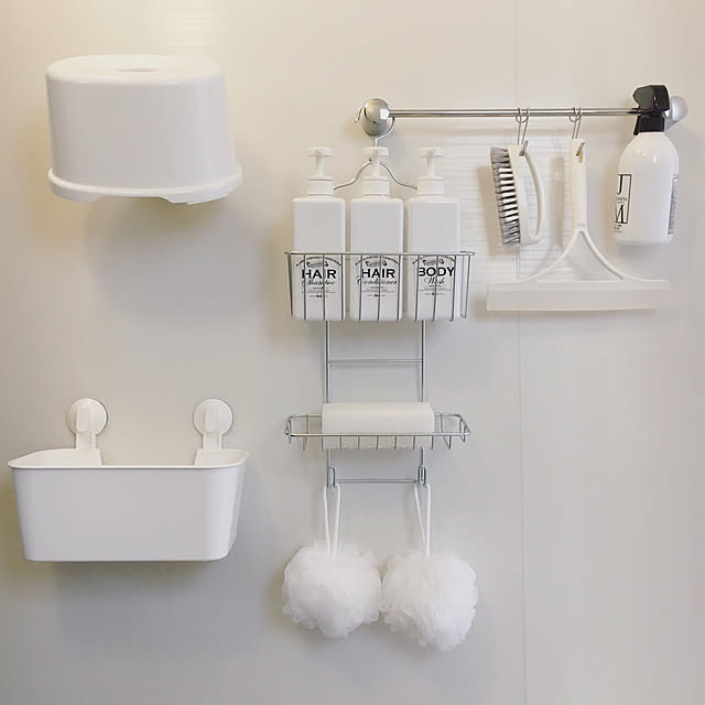 Bathroom,無印良品,ダイソー,IKEA,収納,お風呂,セリア,シンプル,モノトーン,お風呂場,一戸建て,詰め替えボトル,整理収納,お風呂収納,吊るす収納,ジェームズマーティン,モノトーンラベル,吊り下げ収納,泡立てボール,スクイージー,ホワイト収納,insta→syoko.t.home syokoの部屋
