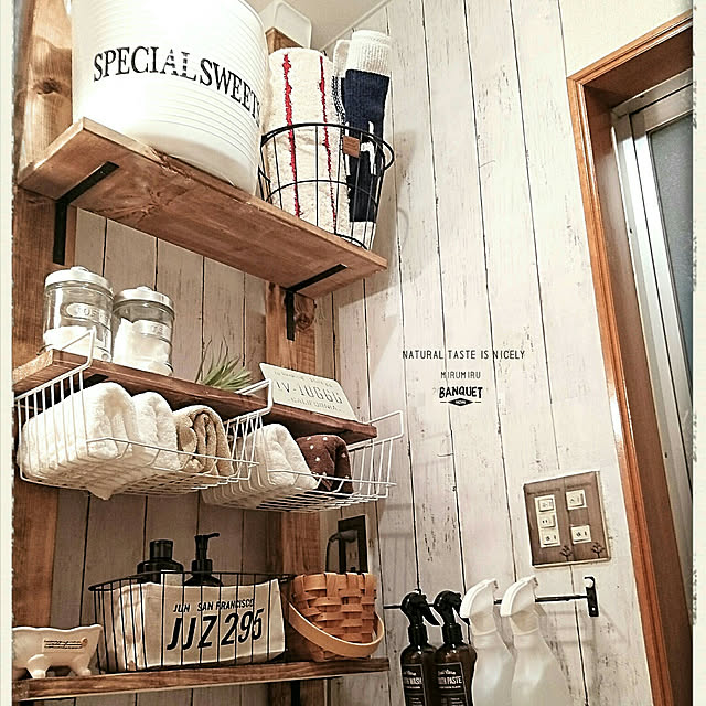 Bathroom,100均,ダイソー♡,セリア,スプレーボトル,ダイソーのリメイクシート,2×4材,SPF材,アイアンかご,バスマット,ランドリーバスケット,タオル収納,タオル,吊り下げカゴ,ディアウォール,ディアウォール棚 mirumiruの部屋