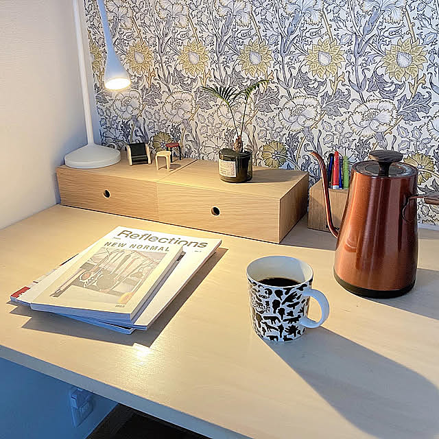 ウィリアムモリス 壁紙,ウィリアムモリス,山善,アルテック,ソテツ,観葉植物のある暮らし,ネーヴリンゲ,IKEA 照明,IKEA,無印良品,イッタラ ティーマ,イッタラ,コーヒーのある暮らし,コーヒー,書斎,ティータイム,お気に入りの場所,スウェーデンハウス,北欧雑貨,心地よい暮らし,すっきり暮らす,観葉植物,北欧インテリア,くつろぎ空間,北欧,丁寧な暮らし,artek,My Desk,キャンドル,ディスプレイ棚 Swedishの部屋