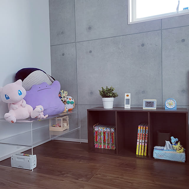 Bedroom,こども部屋,ブラインド,うちっぱなし風,6畳,うちっぱなし,たちかわブラインド,アクリルテーブル,透明テーブル,IKEA,フェイクグリーン,ティッシュボックス,ポケモン maruの部屋