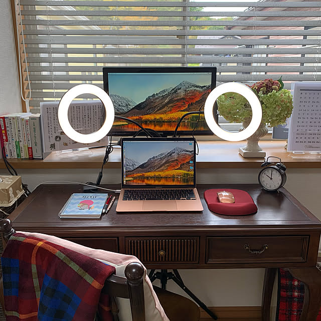 ブラインド,仕事机,モニター,パソコン,ライト,照明,ZOOM,テレワーク,オンラインレッスン,リングライト,アンティーク,クラシック,出窓,My Desk kochimaruの部屋