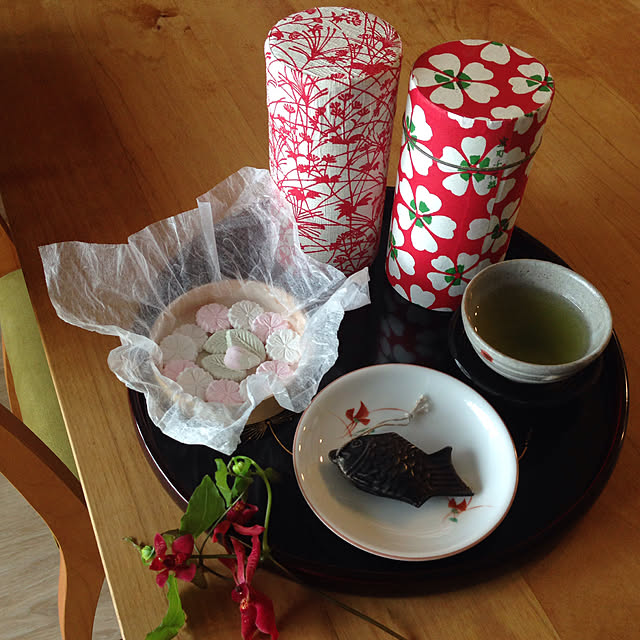 My Desk,丸盆,吉野葛菓子 山本庵,鉄の健康鯛,茶筒リメイク,花柄,茶道具,和紙,きくちゃん,湯呑み,曲げわっぱ reko639の部屋