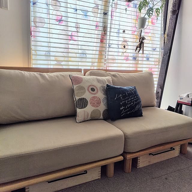 Lounge,一人暮らし解消の娘の友達から,まぁまぁ大きめソファー,片付け苦手な子,ソファー下収納,100均工作,アイアンの取っ手,100均DIYでいいの?,付けただけ...DIY?(..) tomomiの部屋