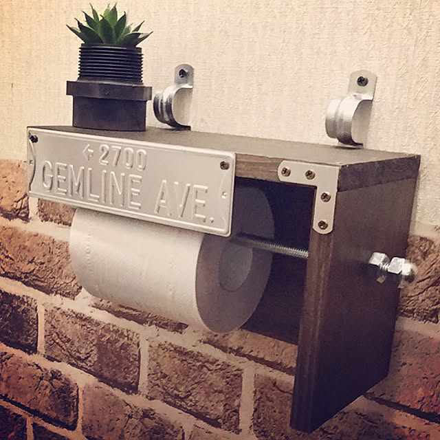 トイレリノベの決め手 トイレットペーパーホルダーdiy Roomclip Mag 暮らしとインテリアのwebマガジン