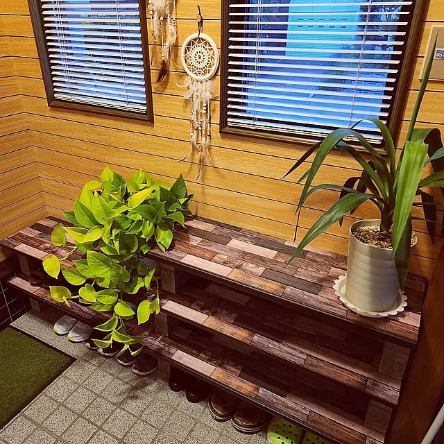 Entrance,ダイソー,100均,北海道,ポトス,ユッカ,リメイクシート,靴棚DIY,お手軽DIY,DIYのある暮らし,レンガ,余り物でリメイク,DIY,ドリームキャッチャー自作 Mariの部屋