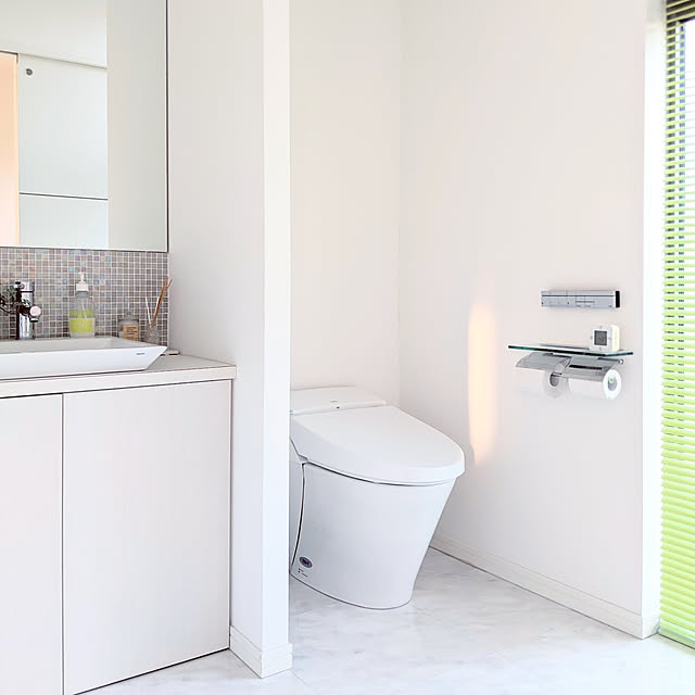 Bathroom,LIXIL,洗面スペース,鏡,造作洗面台,洗面台,シンプルモダン,ホテルライク,モザイクタイル,タイル gooskaの部屋