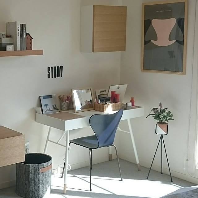 My Desk,メイクスペース,boconcept,北欧インテリア,Fritz Hansen,セブンチェア,壁付け棚 J.Kの部屋