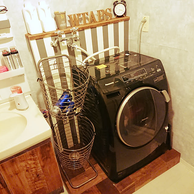 Bathroom,賃貸,壁紙,ヴィンテージ,マスターウォール,現状回復OK,NEWGATE,団地住まい,賃貸団地,コンクリート,蛇口,三栄水栓,クロスハンドル,団地,洗濯機まわり,洗濯機パン隠し,ランドリーバスケット,洗濯機パンカバーDIY,ランドリーワゴン,ストライプ,端材 DIY,廃材DIY kwtapsの部屋