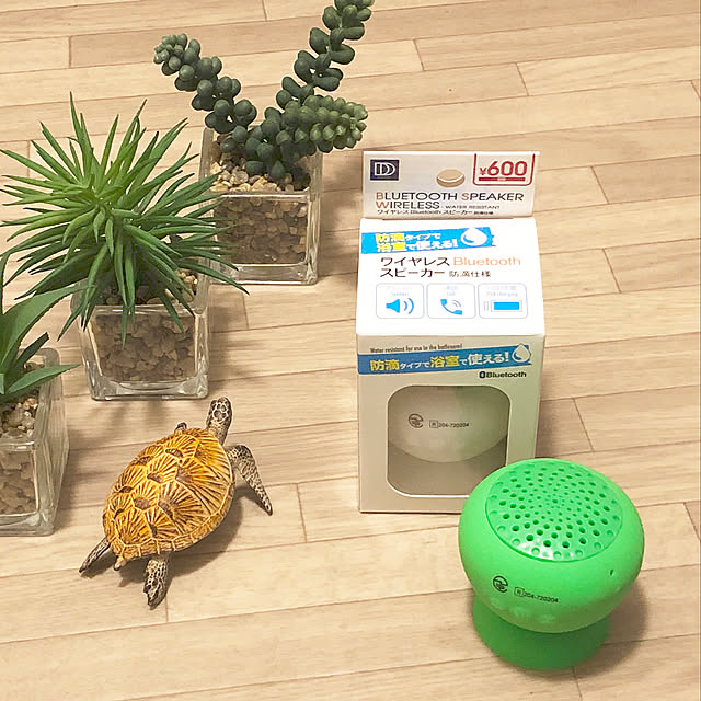 My Desk,Bluetoothスピーカー,ダイソーLOVE❤️,底は吸盤になってます‼︎,電話も出来ます♡ aiko_y_1120の部屋