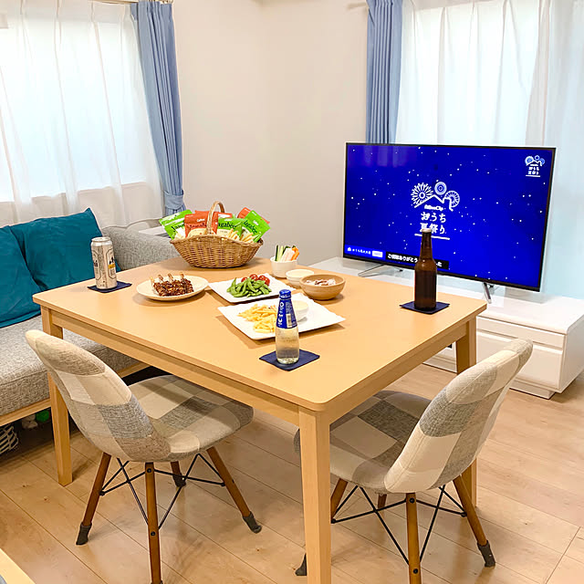イームズチェアリプロダクト,ダイニングテーブル,ダイニング兼リビング,Jagabee,おうち時間,おやつタイム,おうち夏祭り,カルビー・モニター,おうち花火大会,ジャガビーモニター,夏,フルリノベーション,元実家,ナチュラルモダンに憧れる,1978年築,シンプルが好き,昭和の狭小住宅,パナソニックの床,サンゲツ壁紙,戸建てリノベーション,かご,バスケット,Room Clip mag掲載 yuzukoの部屋