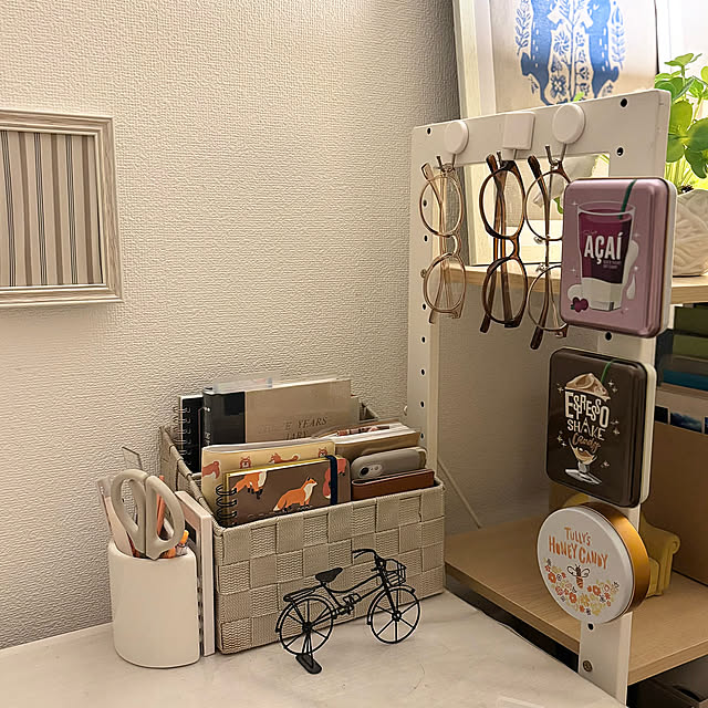 My Desk,文房具収納,ダイソー,ナチュラル,メガネ,缶が好き KNの部屋