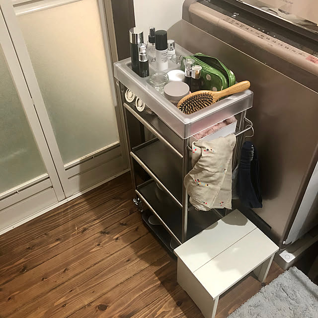 バスルームワゴン,IKEA,ダイソー,スキンケア収納,古いものが好き,レトロ,整理収納,Bathroom,バスマット,ニトリ,洗面脱衣所,MARKS＆WEB,ヘアブラシ mutsuの部屋
