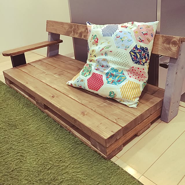 Lounge,ハンドメイドクッション,パレット風,カーリーコレクション,DIYソファ,IKEAラグ,DIY,ローソファー HIROの部屋