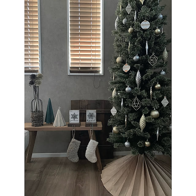 Lounge,クリスマス,オーナメント,窓辺,ウッドブラインド,3COINS,ニコアンド,クリスマスツリー,niko and…,アイアン雑貨,クリスマスストッキング,アジア工房,スリコ,チークベンチ,チーク古材,LAKOLE,マイフラ,ラコレハウス Dublingoの部屋