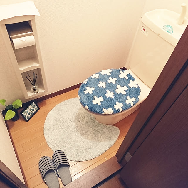 Bathroom,観葉植物,1K,1人暮らし,ポトス,いつもいいねありがとうございます♡,ニトリトイレマット,ダイソートイレカバー Noriの部屋