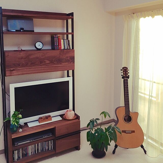 My Shelf,楽器,ウォールナット棚,BOSEスピーカー,観葉植物,アクタス カーテン,ギターのある部屋 tomomiの部屋