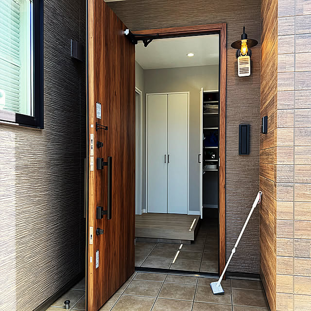 Entrance,玄関タイル,玄関掃除,暮らしのひとコマ,アース製薬,虫対策,快適な暮らし,マモルーム,新生活応援ガイド2026,LIXIL玄関ドア kurinokiの部屋