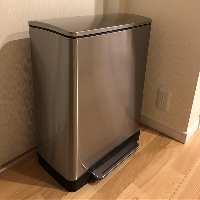 Kitchen,ステンレスゴミ箱,ダストボックス,EKO,ゴミ箱,セミオーダー住宅,夢のマイホーム,3LDK,シンプルナチュラル,RoomClipで勉強してる,新築一戸建て,新築一軒家,ナチュラル,建具は白,キッチンは白,新築,ザ・建売,引越したて,一戸建て,ちょっとのこだわり,すっきり暮らしたい,空間持て余し Ikumiの部屋