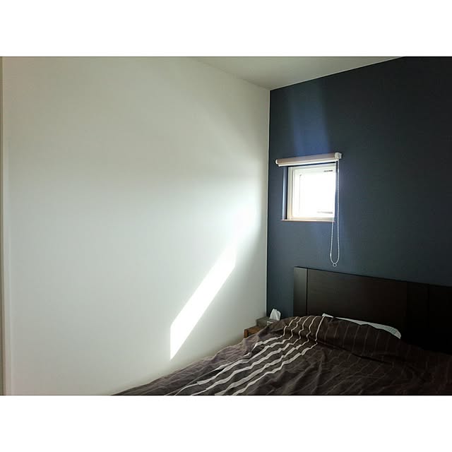 Bedroom,RC北海道支部,RC北海道道東支部,北欧,シンプル,プチプラ,ニトリ,ベッドカバー,ネイビーの壁,アクセントクロス,ロールスクリーン,シモンズ,プエブコ,ティッシュケース,生活感 Akaneの部屋