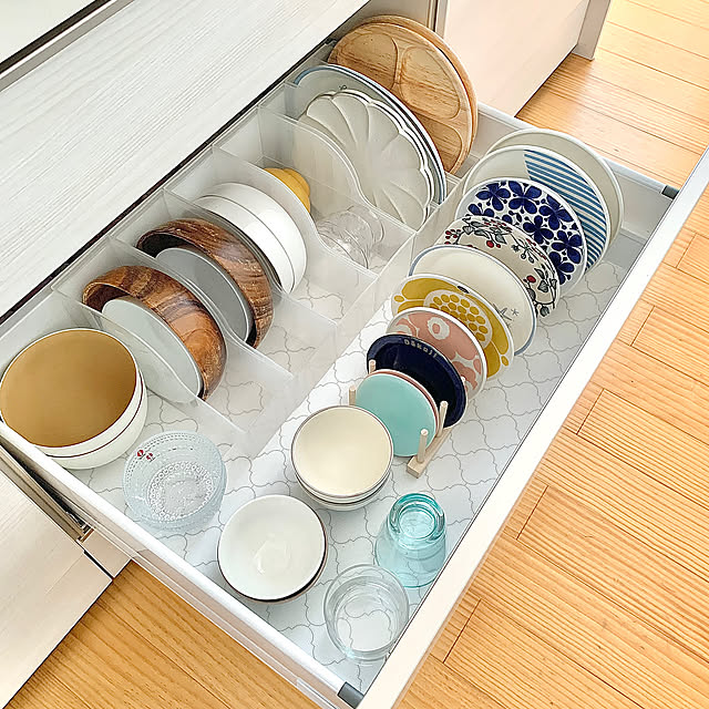 Kitchen,ニトリの食器棚シート,よく使うお皿達,使う場所の近くに収納する,A4ファイルケース,クリア,プチプラで叶う,プチプラ,DAISOのお皿立て,Daiso,セリア,食器棚,セリアの雑貨,秋,素敵な一日を♪,見てくださってありがとうございます♡,掃除,キッチンの掃除,秋の大掃除,食器,いつもありがとう,LIXILキッチン,百均で叶う koko_hikaの部屋