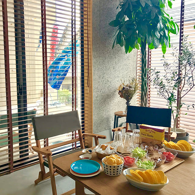 外ごはん気分,屋外気分,ステイホーム,おうち時間,一番好きな場所,こどもと暮らす,シンプルインテリア,土間のある暮らし,ロフトのある家,段差のある家,平屋の家,こいのぼり,ビルトインガレージ,軒のある家,こどもの日,観葉植物,ウッドブラインド,グリーンのある暮らし,Overview asmの部屋