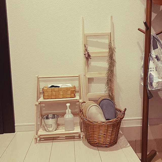 建て売り一戸建て,スパニッシュモス,フォトフレームDIY,マスク置き場,ラダーＤIY,折りたたみラック,500円商品,木製ラック,ナチュラル,雑貨,100均,カフェ風,セリア,ナチュラルキッチン,プチプラインテリア,ダイソー,フェイクグリーン,DIY,ドライフラワー,Entrance sasaの部屋