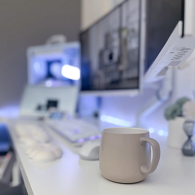My Desk,コーヒーのある暮らし,ニトリの食器,ニトリ,タンブラー,マグカップ,買ってよかったもの,IKEA,パソコン周り,シンプル,ホワイトインテリア,白が好き,生活感をなくしたい,ゲーミングPC,在宅ワーク,個人部屋,マルチモニター,白デスク,ゲーミング環境,白デスク環境,シンプルライフ chomoの部屋