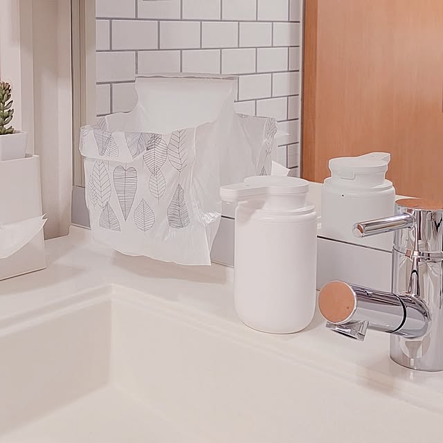Bathroom,ダイソー,100均,ソープディスペンサー,オートソープディスペンサー,洗面所グッズ,自動ソープディスペンサー,どこでもペタッとゴミ袋,洗面所 aの部屋