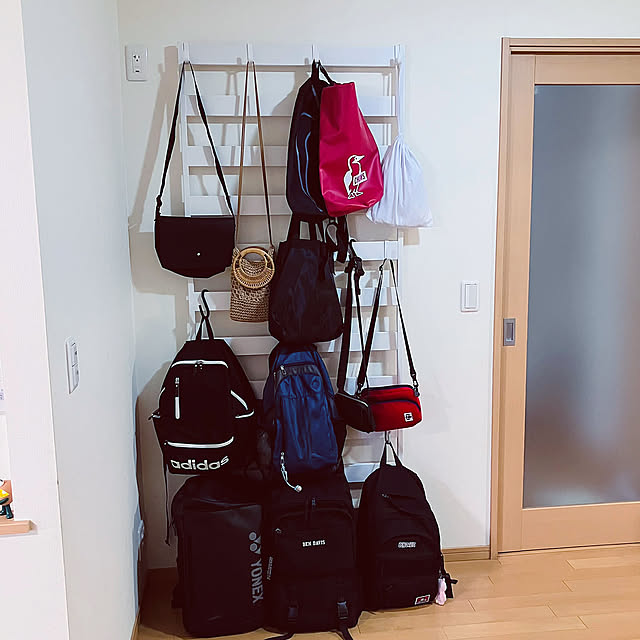 On Walls,かばん 収納,壁面収納,ベルメゾン,ラダーラック,かばん掛け,かばん置き場,スチールラック収納,かばん収納,カバン掛ける収納,スチールラダーラック,すっきり暮らす banana_oの部屋