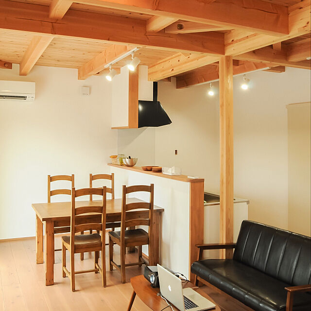 Lounge,対面キッチン,漆喰,自然素材,無垢材,ナチュラルモダン,ナチュラルインテリア ono-jyuの部屋