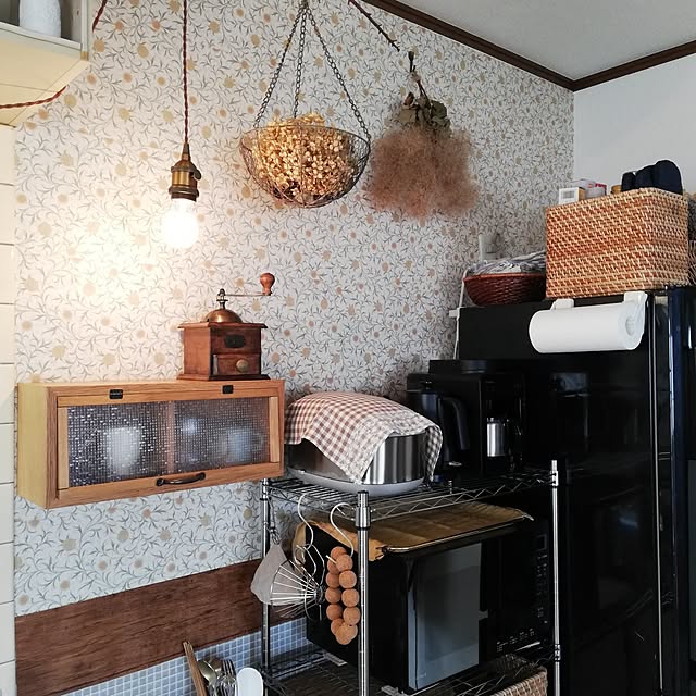 Kitchen,DIY,無印良品 壁に付けられる家具,リメイク,簡単DIY,原状回復DIY,コンセント式照明,カフェコーナー,ドライフラワー,プジョーコーヒーミル,炊飯器カバー,100均リメイク,ひとり暮らし,ひとりと1匹暮らし,わんこと暮らす,賃貸,賃貸キッチン,複数枚投稿 santamamaの部屋