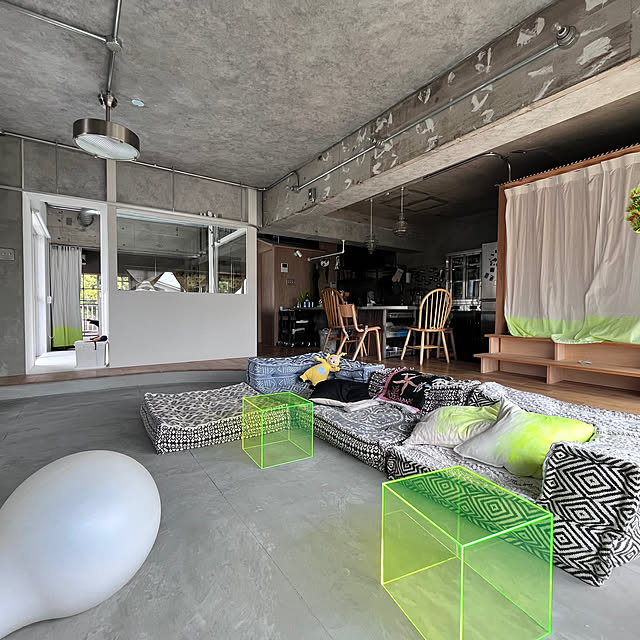 ソファ,インダストリアル,リノベーション,団地リノベ,躯体現し,ディストピア,土間,モルタル,Lounge chicachiの部屋