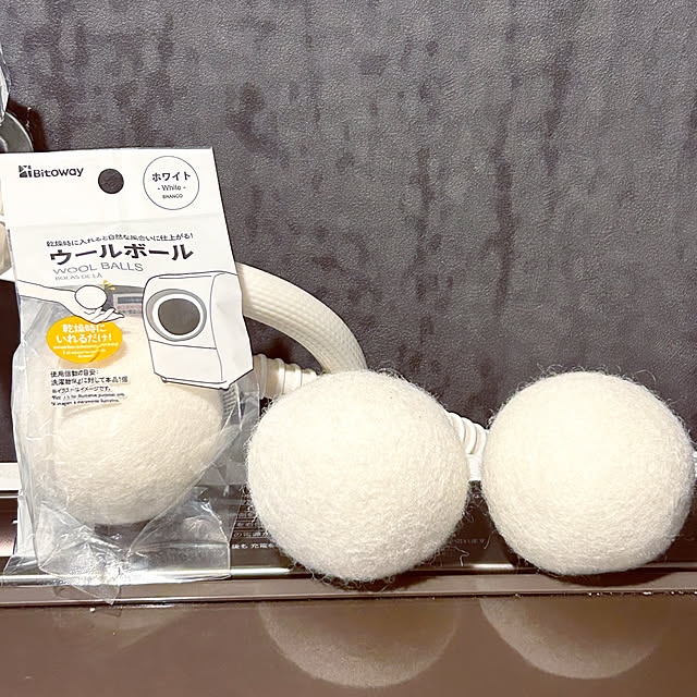 Bathroom,便利グッズ,yocchanさんの真似っこ♡,節電,乾燥時間短縮,シワ予防,ふんわり仕上げ,ランドリーアイテム,DAISO商品,ウールボール,ドライヤーボール,省エネ,モノトーン,お気に入り♡,皆さんの素敵なインテリアに憧れる❤︎ kiyoeの部屋