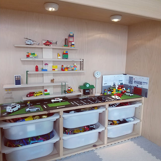 My Shelf,テーマのあるお部屋作り,マンション暮らし,子供のいる暮らし,4歳児,IKEA,トロファスト,トミカタウン手作り,トミカ収納&ディスプレイ,LEGO,ニトリ,無印良品,公園の時計ミニ,男の子,秘密基地,押入れ子供部屋,キッズスペース,電池式LEDライト,幼稚園児,車好きの息子のため,キャンドゥ,ビニールテープ,ウォールシェルフ Sakuraの部屋