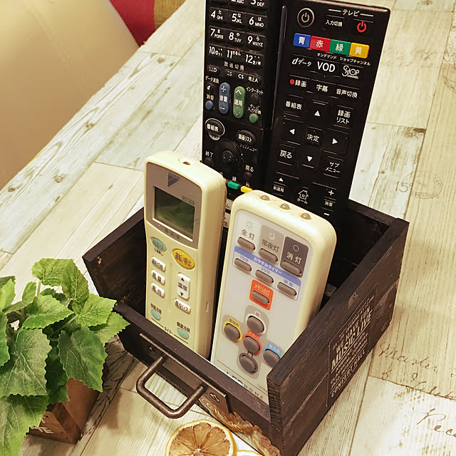 DIY,アイアンハンドル,かまぼこ板リメイク,リモコン収納,100均大好き,みていただきありがとうございます❤️,ダイソー,セリア,100均雑貨,100均DIY,キャンドゥ☆,RCの皆さまに感謝♡,手作り,My Desk tomobaの部屋