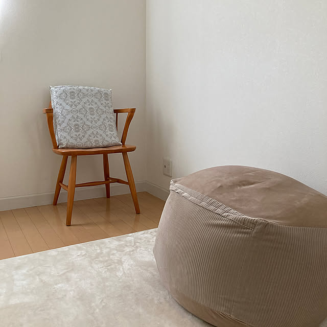 白好き,シンプルすっきり暮らす,シンプルインテリア,きつつきの椅子,ニトリビーズクッション,ニトリ,セリア,プチプラインテリア 31の部屋
