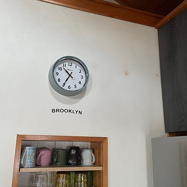 Kitchen,マグカップ,グラス,AQUA冷蔵庫,キッチンの壁,ニッチ棚,掛け時計,ダルトン,DULTON,ダルトンの時計 328の部屋
