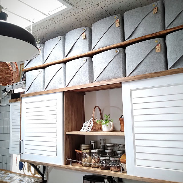 Kitchen,収納グッズ,IKEA,PUDDA,プッダ,築35年以上,築年数古い,DIY,キッチン背面収納,見せる収納,DIY棚,フェルト製,収納箱,収納ボックス,バスケット,軽い素材,安全対策,地震対策,廃材リメイク,ルーバー風扉,インスタに詳しく載せてます。,フェルトバスケット yumiの部屋