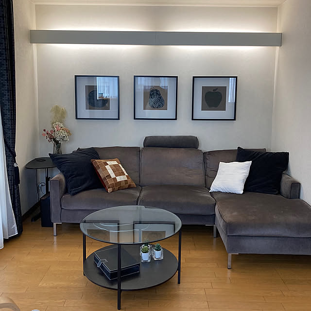 Lounge,アイラーセンソファ,ハラコクッション,モダンインテリア,モノトーン,リビングテーブル,IKEA 雑貨,シンプルインテリア,間接照明 teftef0715の部屋