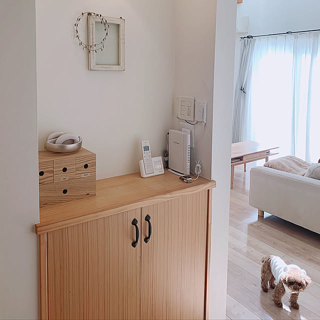 ルーター,電話台,北欧インテリア,木のぬくもり,ナチュラル,犬と暮らす,無印,ウッドワンの建具,北欧,リビングテーブル,シンプル,造作棚,My Shelf hinatabokkoの部屋