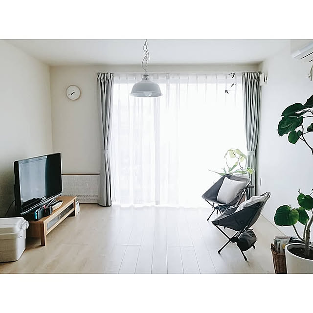 Lounge,ペンダントライト,無印良品,ウンベラータ,こどもと暮らすインテリア,コウモリラン,窓,ガスファンヒーター,ヘリノックス,建売住宅,カーテン,観葉植物,無印良品リアルファニチャー,シンプルインテリア,古道具,ラグなし生活,タクティカルチェア,頑丈収納ボックス,アルファベットポスター ymの部屋
