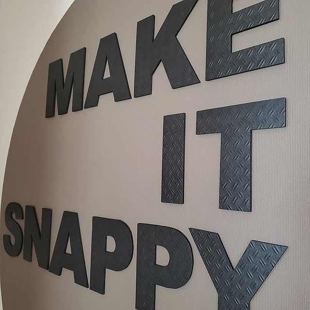 On Walls,10分でできる,鉄板風シート,セリア,ダイソー,カラーボード,アルファベットDIY,ブラウンシュガー,階段の壁,アイアンペイント,ないものは作ってみる,建売住宅でも楽しむ,無加工です♡,コレ、DIYしたよ！,アルファベット好き,いいね押し逃げごめんなさい(>_<),いつもいいねありがとうございます♡ manの部屋