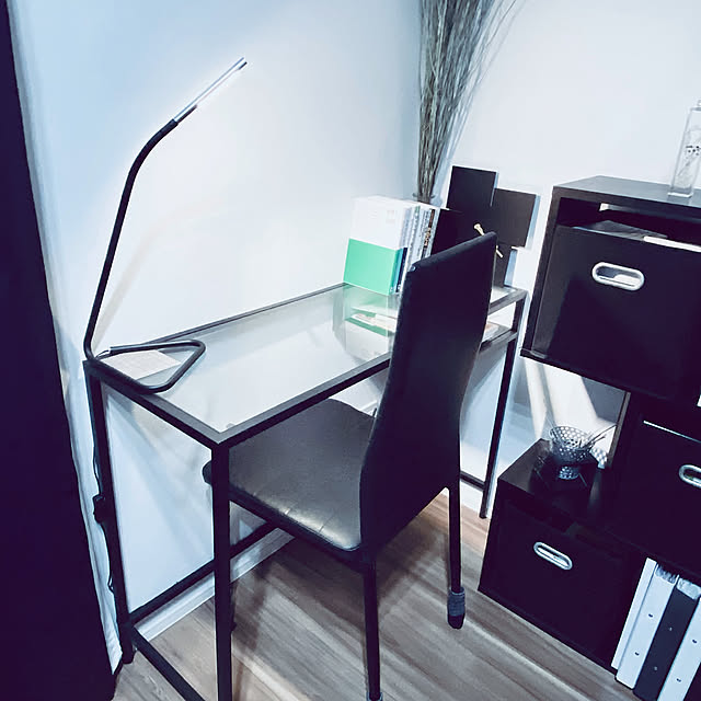 一人暮らし,IKEA,ドライフラワー,3COINS,モノトーン,男前,モノトーンインテリア,#monotone,#モノクロ,#モノトーンインテリア,ダイソー,#モノトーン好き,フェイクグリーン,100均,照明,北欧,My Desk SYの部屋
