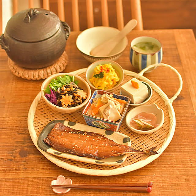 ダイニング,おうちカフェ,和食器,食器好き,うつわ,お皿,小鉢,手付き盆ざる,盆ざる,おうちごはん,食卓,好きな器のある暮らし,二人暮らし,暮らし,二人暮らしのインテリア,40代夫婦,アラフォー夫婦 mikigumaの部屋