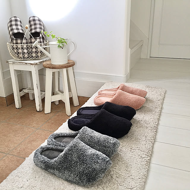 ユニクロ,暮らしを楽しむ,日々の暮らし,日々,秋冬用,スリッパ,ルームシューズ,チェックが可愛い,チェック柄,モコモコ,ユニクロのルームシューズ,白,ホワイトインテリア,白いおうち,Entrance myfavorite_roomの部屋