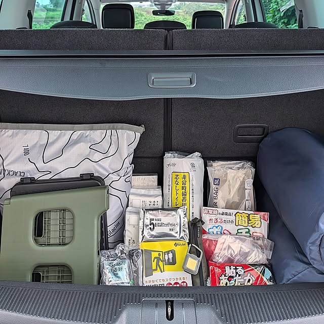 防災,備え,車載用防災グッズ,防災グッズ,冬支度,圧縮袋,ニトリ,車内収納,簡易トイレ,ウォーターバッグ,寝袋,防災トイレ,収納見直し,4枚投稿です,見ていただき感謝です♡,脱出ハンマー,Bedroom mak.の部屋