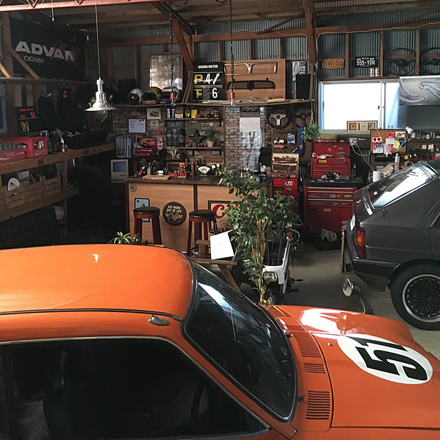 秘密基地,DIY,カフェ風,レトロサイン,シャコ部屋,男の隠れ家,レトロ,車庫,トロリーテーブルDIY,趣味部屋,ガレージ,男前,ホンダZ,The Man Cave,バーカウンター,シャコカフェ,カウンターDIY,カフェ,ソファ,シャコ,ガレージバー,ガレージアイテム,くつろぎ空間,ランチアデルタ,ホンダモトコンポ onumanの部屋